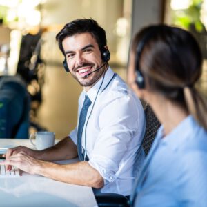 ¿Cómo mejora Contact Solutions la atención al cliente de una empresa?