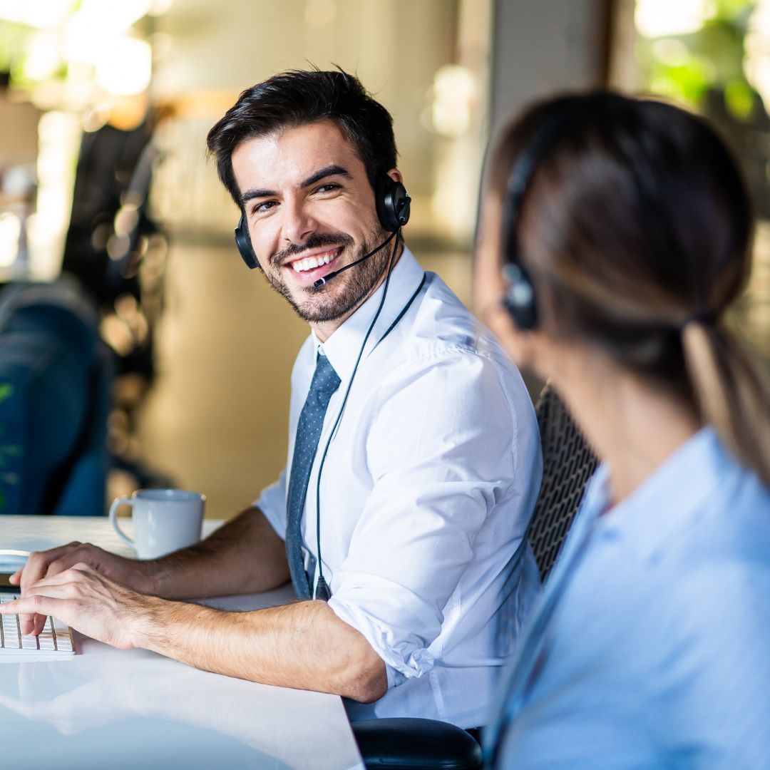 ¿Cómo mejora Contact Solutions la atención al cliente de una empresa?